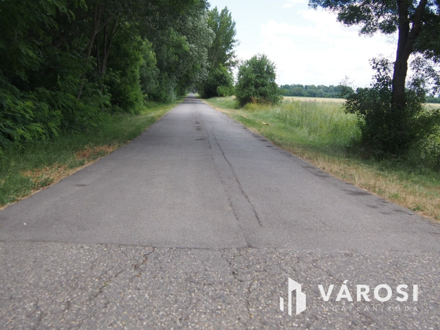 Iparterület Szeged és Vásárhely között, a Tisza hídnál!