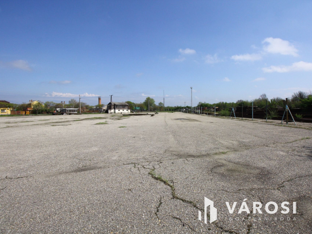 Szentesen a vasút állomásnál.