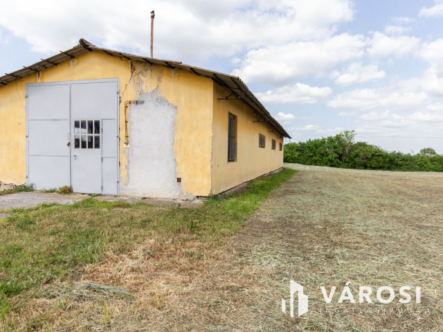 Derekegyházi ipari terület, vállalkozás eladó.