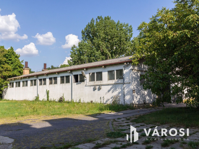 Eladó telephely: irodaház és csarnokok