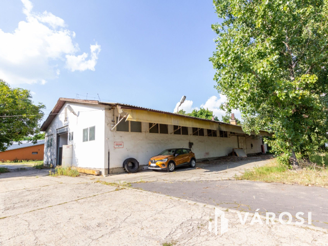 Eladó telephely: irodaház és csarnokok