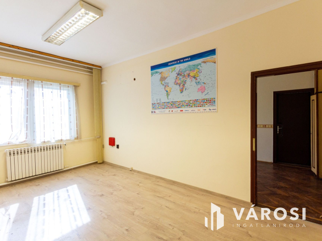 Eladó telephely: irodaház és csarnokok