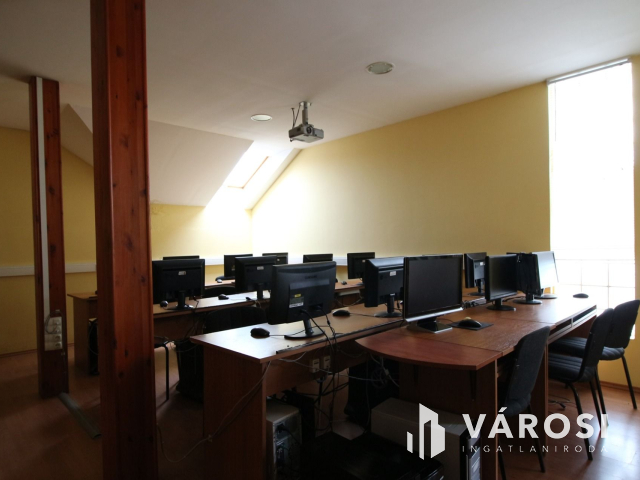 Befektetésre alkalmas irodaház eladó!