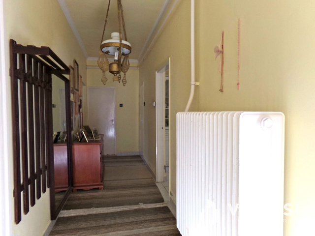 Gyulán belvárosi telek, két családi házzal eladó