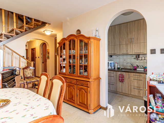 Belvárosi lakás saját kertrésszel