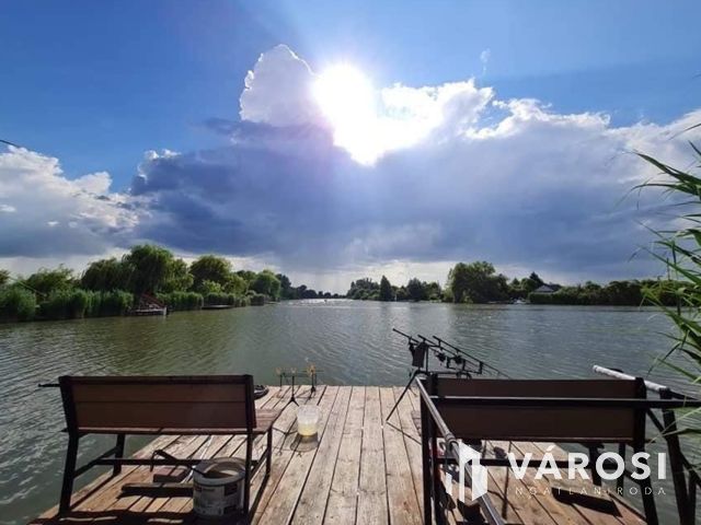 Vízparti nyaraló eladó, magán és bérleti célra!