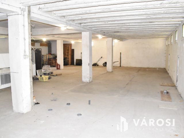 Eladó raktárépület!