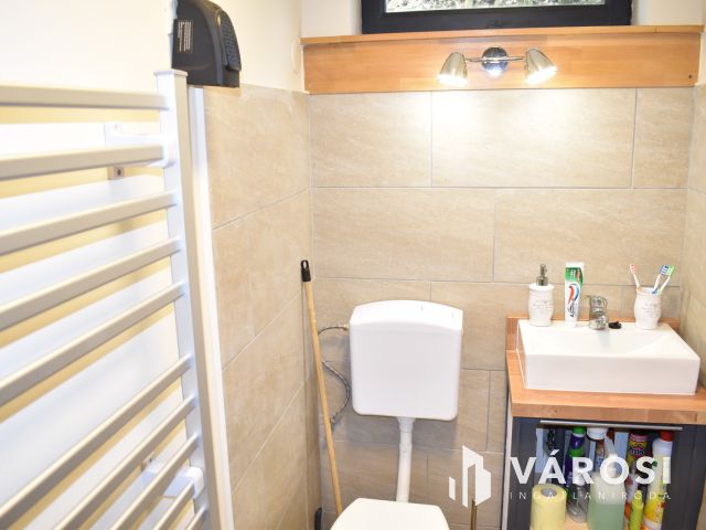 Eladó raktárépület!