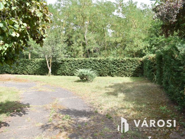 Eladó raktárépület!