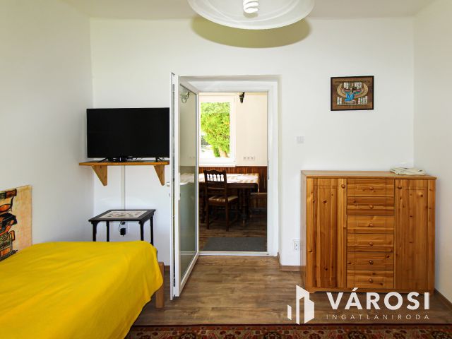 „Vállalkozása és családi háza egy helyen Bajnán.”