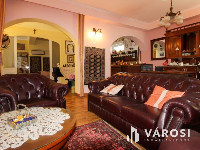 „Vállalkozása és családi háza egy helyen Bajnán.”