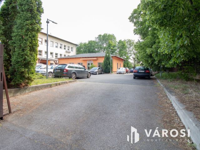 3 szintes, szintenként 512 m2-es irodaház 180 m2es raktárral