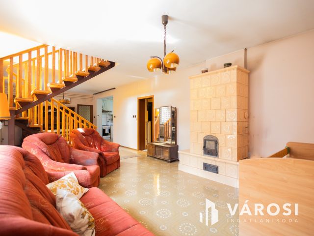 Jó szerkezetű kétgenerációs ház a Fürdőövezetben