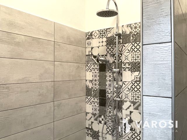 Teljesen felújított, földszinti lakás Orosháza belvárosában