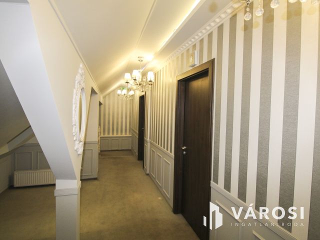 Háromszintes hotel, üzemeltetővel együtt eladó!