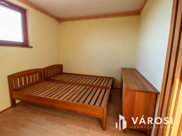 Vendgélátó egység kiváló lokációval