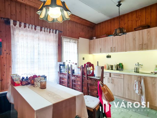 Eladó 4 szobás lakás, kertkapcsolattal