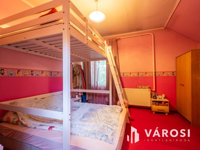 Eladó 4 szobás lakás, kertkapcsolattal