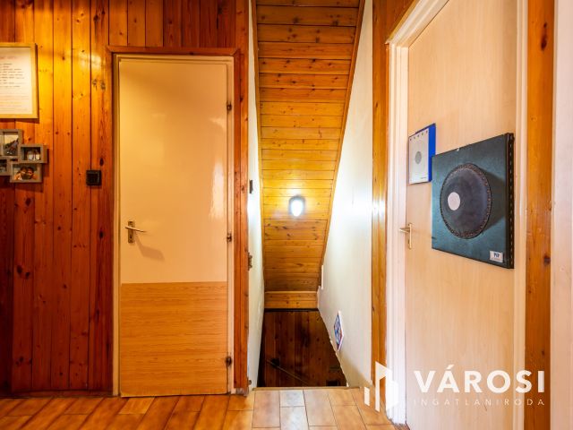 Eladó 4 szobás lakás, kertkapcsolattal