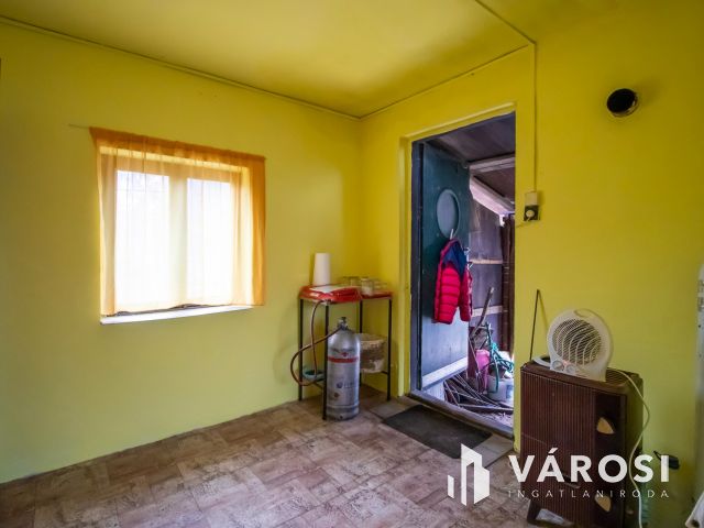 Pihenésre, gazdálkodásra, ottlakásra alkalmas zártkert