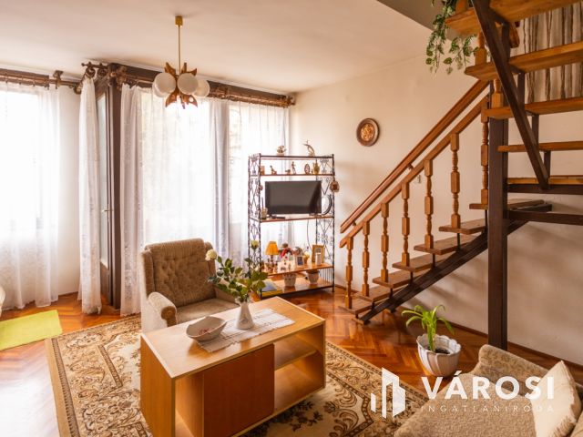 Jó elrendezésű belvárosi sorház kedvező áron