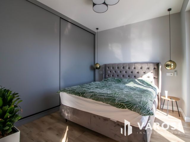 Luxus penthouse lakás Velencén