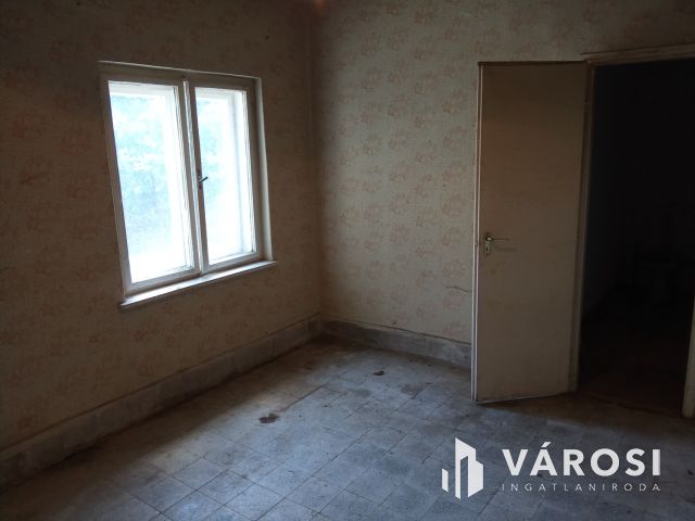 70 nm-es ház, Hegyfaluban