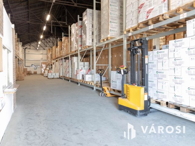 600 m2-es raktár polcrendszerrel, irodával, mosdóval kiadó