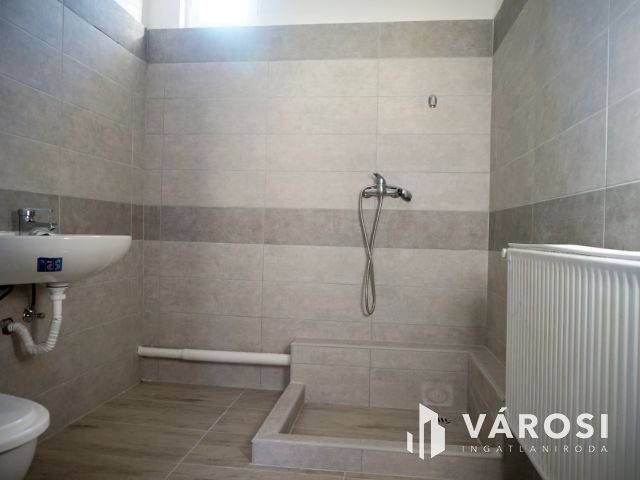 Felújított családi ház bomba áron!