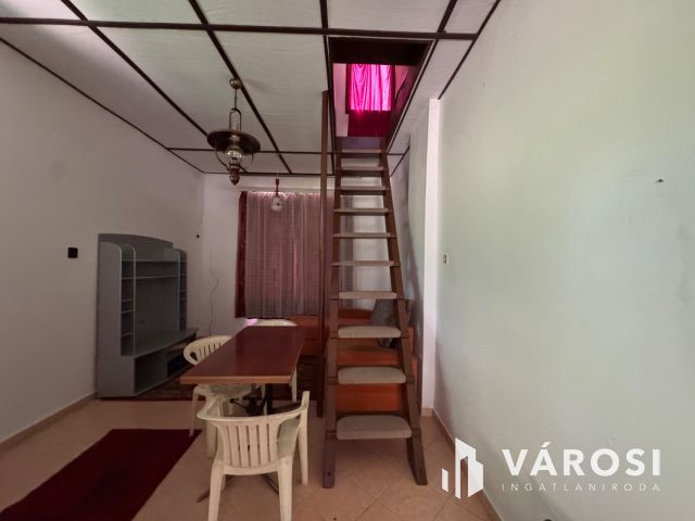 Kis nyaraló kis kerttel a tökéletes pihenésért