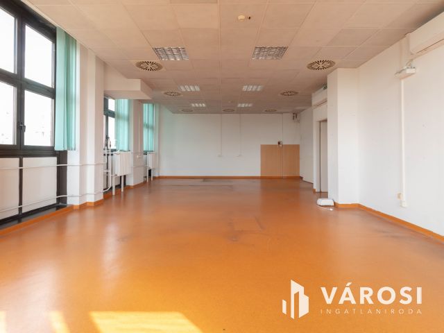 132 m2-es üzlet/bemutatóterem Csepel HÉV-állomástól 2 percre