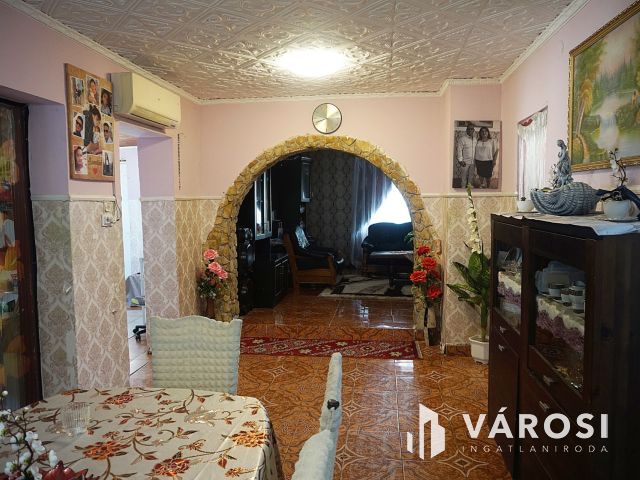 Kiváló elrendezés, beépített tetőtér!