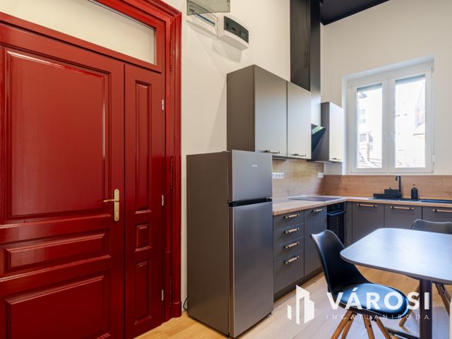 Kétlakásos kulcsrakész befektetés Reök-palotával szemben!