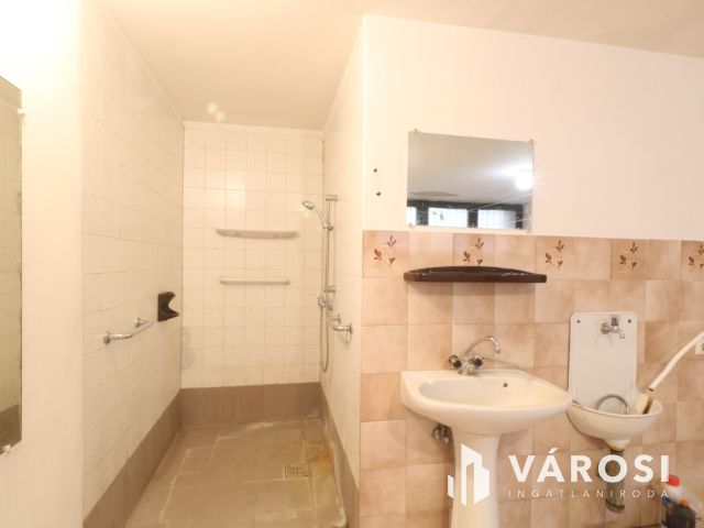 Irodának is alkalmas családi ház felsővároson!