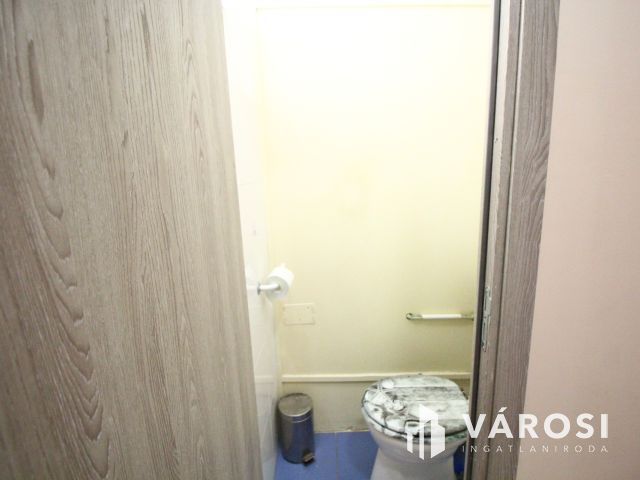 Orosházán a belvárosban 3 szobás panelt kínálok.