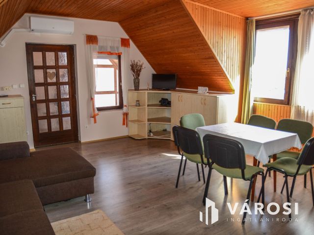 Balatonhoz közeli dupla lakás, dupla garázzsal