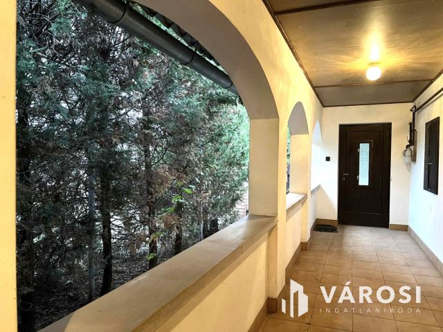 Tótkomlós belvárosában 3 szobás, jó elrendezésű ház eladó