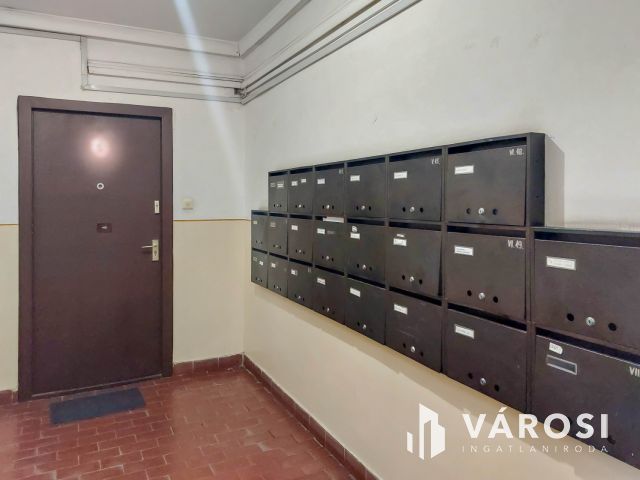 67 m2-es, 3 szobás, étkezős, erkélyes, jó állapotú lakás