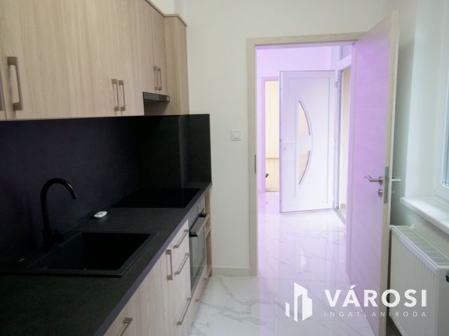 Azonnal költözhető 4 szobás felújított ház a központban