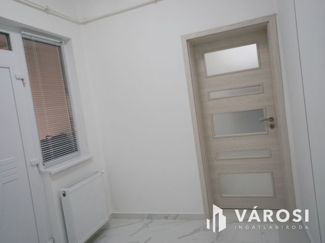 Azonnal költözhető 4 szobás felújított ház a központban