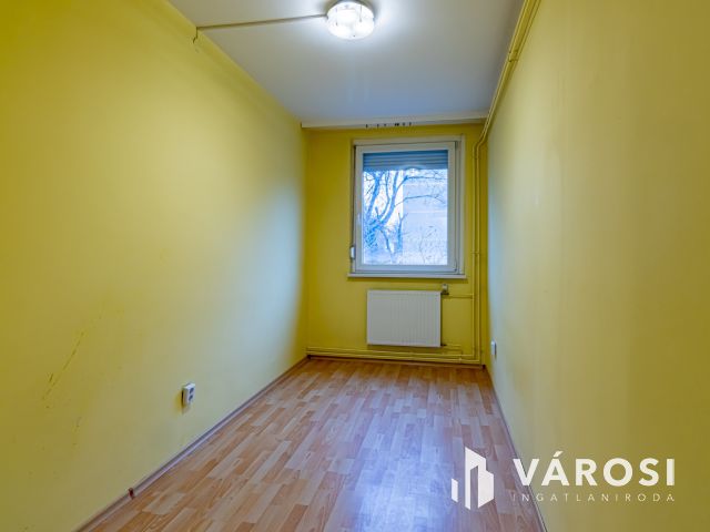 Kiadó panellakás a Nagy Lajos király útján