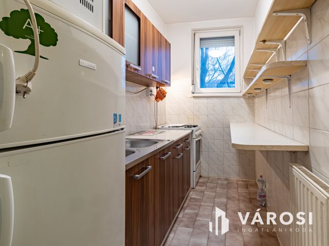 Kiadó panellakás a Nagy Lajos király útján