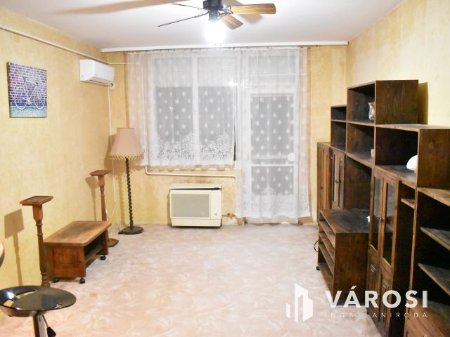 2 szobás, erkélyes lakás a Budapest krt-on!