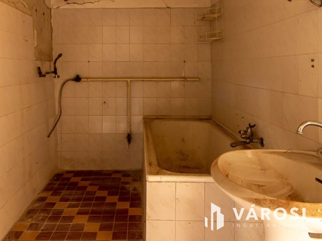 Felújítandó családi ház, Dág zsákutcájában. Elérhető áron!