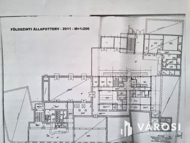 Kétszintes szállodai komplexum Békéscsaba szívében