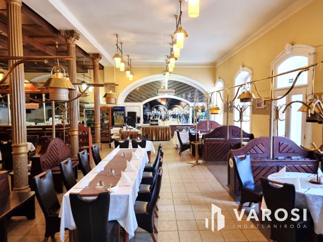 Kétszintes szállodai komplexum Békéscsaba szívében