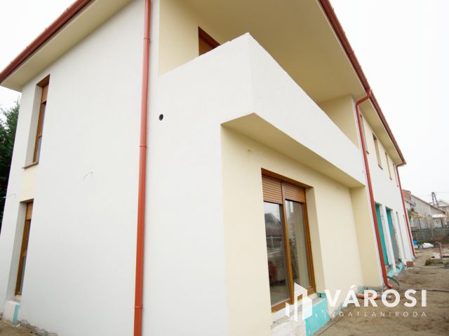 Gyál csendes utcájában 4 hálós új építésű ikerfél eladó