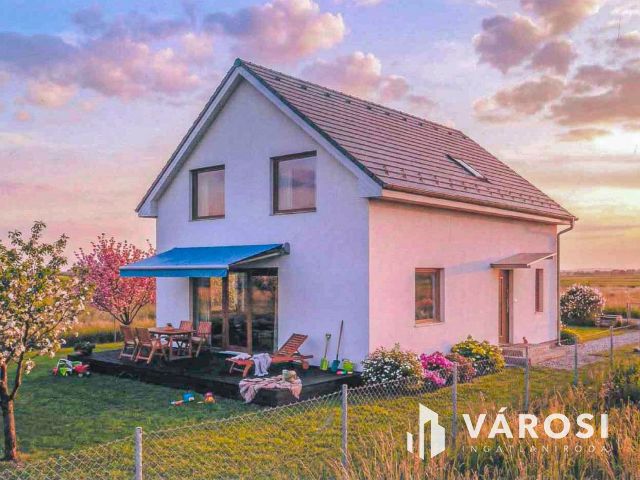 Nappali plusz 4 vagy 5 szobás családi ház Subasán 01