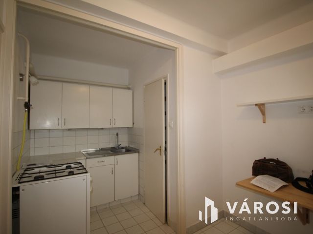 Napfényes, erkélyes, 2 szobás lakás a belvárosban