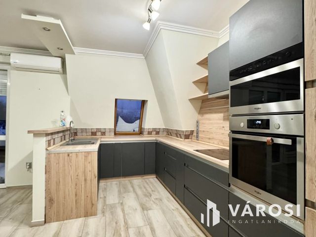 Belvárosi fiatalos szép lakás ELADÓ!